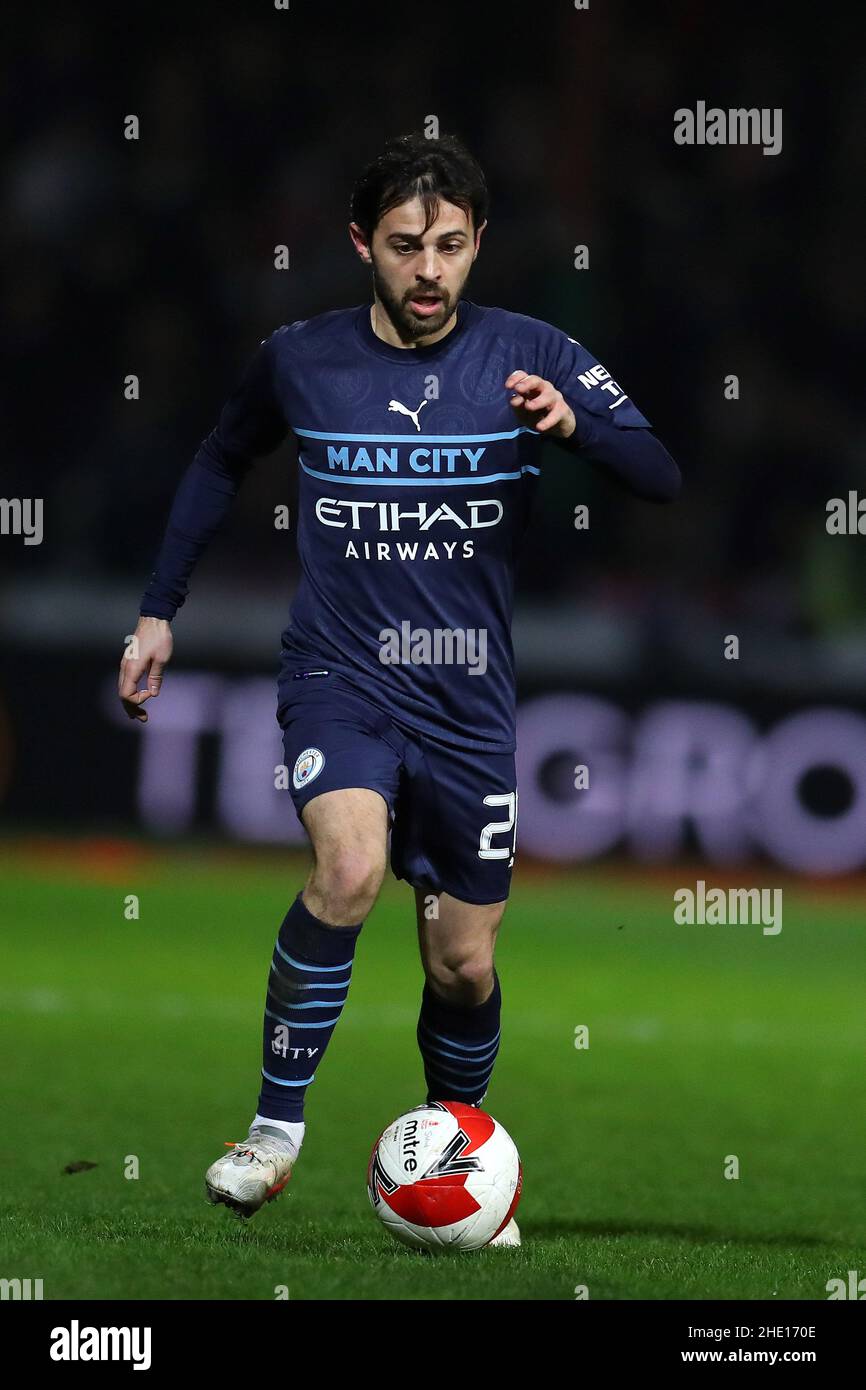 Swindon, Royaume-Uni.07th janvier 2022.Bernardo Silva de Manchester City en action.The Emirates FA Cup, 3rd Round Match, Swindon Town v Manchester City au terrain du comté d'Energy Check à Swindon, Wiltshire, le vendredi 7th janvier 2022. Cette image ne peut être utilisée qu'à des fins éditoriales.Utilisation éditoriale uniquement, licence requise pour une utilisation commerciale.Aucune utilisation dans les Paris, les jeux ou les publications d'un seul club/ligue/joueur. photo par Andrew Orchard/Andrew Orchard sports Photography/Alamy Live News crédit: Andrew Orchard sports Photography/Alamy Live News Banque D'Images