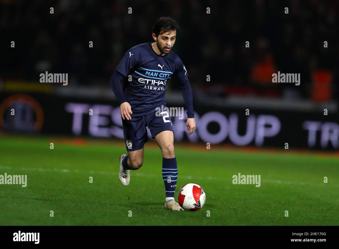 Swindon, Royaume-Uni.07th janvier 2022.Bernardo Silva de Manchester City en action.The Emirates FA Cup, 3rd Round Match, Swindon Town v Manchester City au terrain du comté d'Energy Check à Swindon, Wiltshire, le vendredi 7th janvier 2022. Cette image ne peut être utilisée qu'à des fins éditoriales.Utilisation éditoriale uniquement, licence requise pour une utilisation commerciale.Aucune utilisation dans les Paris, les jeux ou les publications d'un seul club/ligue/joueur. photo par Andrew Orchard/Andrew Orchard sports Photography/Alamy Live News crédit: Andrew Orchard sports Photography/Alamy Live News Banque D'Images
