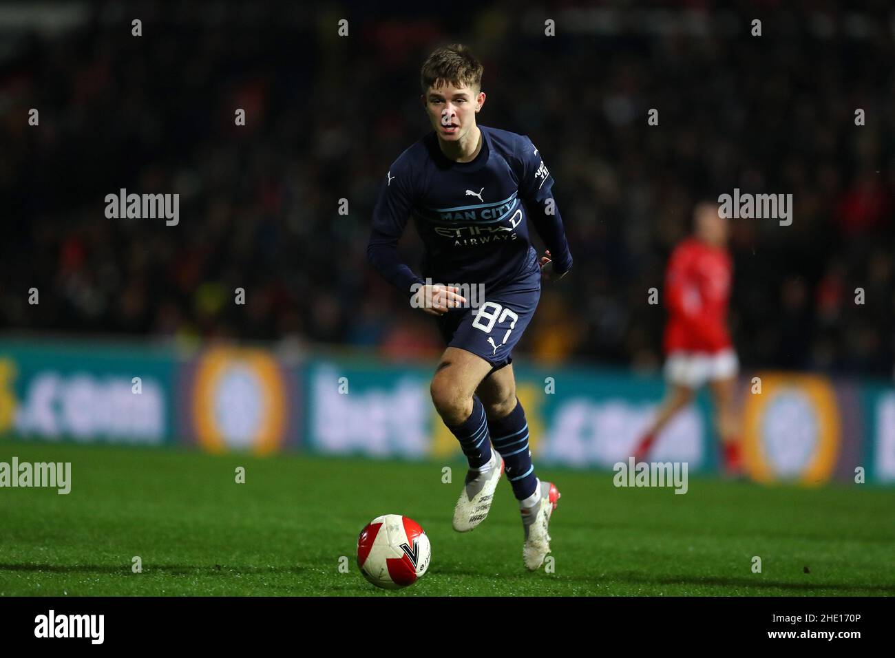 Swindon, Royaume-Uni.07th janvier 2022.James McAtee de Manchester City en action.The Emirates FA Cup, 3rd Round Match, Swindon Town v Manchester City au terrain du comté d'Energy Check à Swindon, Wiltshire, le vendredi 7th janvier 2022. Cette image ne peut être utilisée qu'à des fins éditoriales.Utilisation éditoriale uniquement, licence requise pour une utilisation commerciale.Aucune utilisation dans les Paris, les jeux ou les publications d'un seul club/ligue/joueur. photo par Andrew Orchard/Andrew Orchard sports Photography/Alamy Live News crédit: Andrew Orchard sports Photography/Alamy Live News Banque D'Images