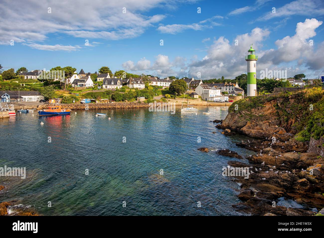 Le port pittoresque de Doelan à Clohars-Carnoet est une destination touristique populaire à Quimperle, sur la côte atlantique du sud de la Bretagne, en France Banque D'Images