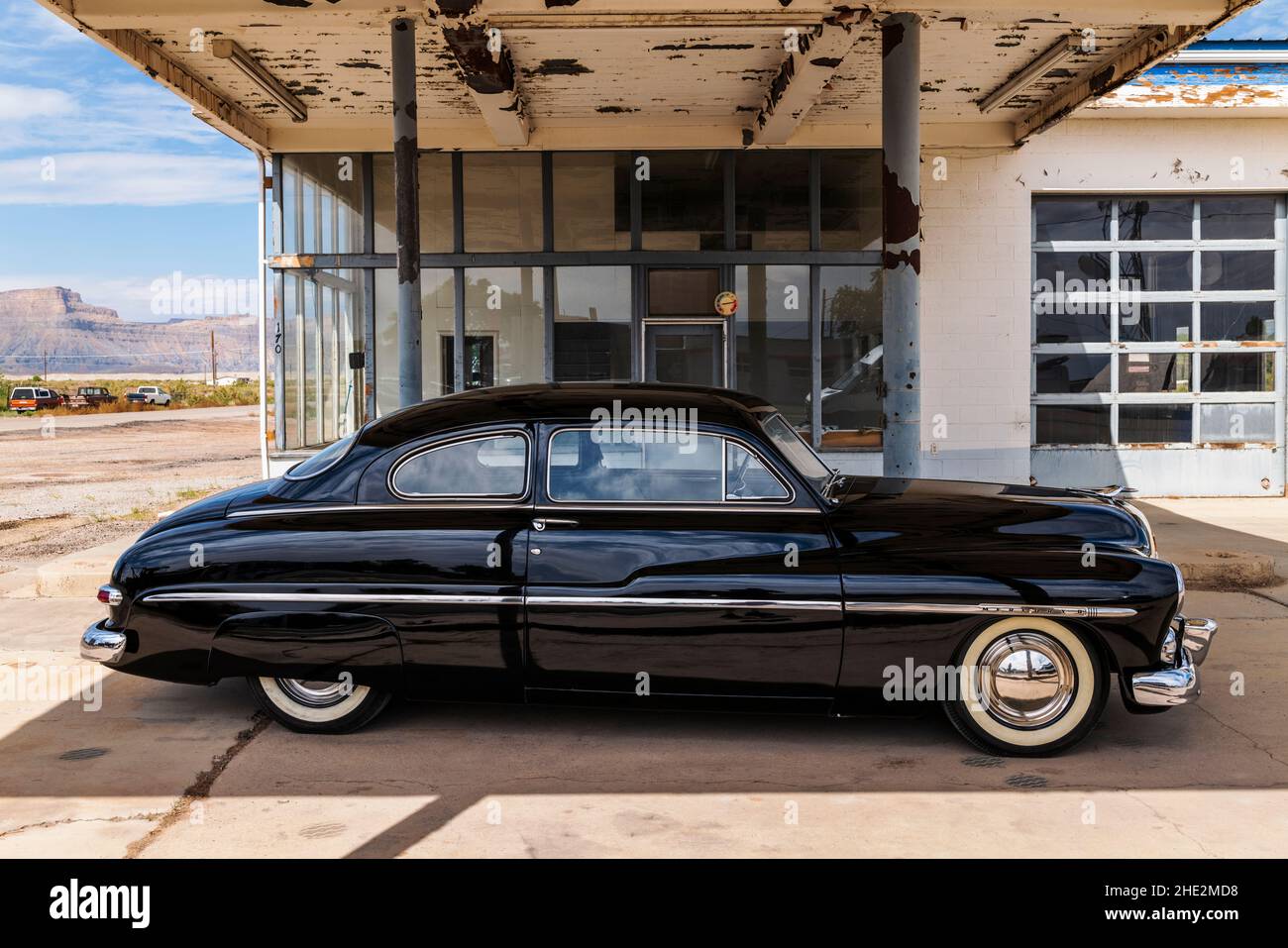Automobile noire au mercure magnifiquement restaurée; Green River; Utah; États-Unis Banque D'Images