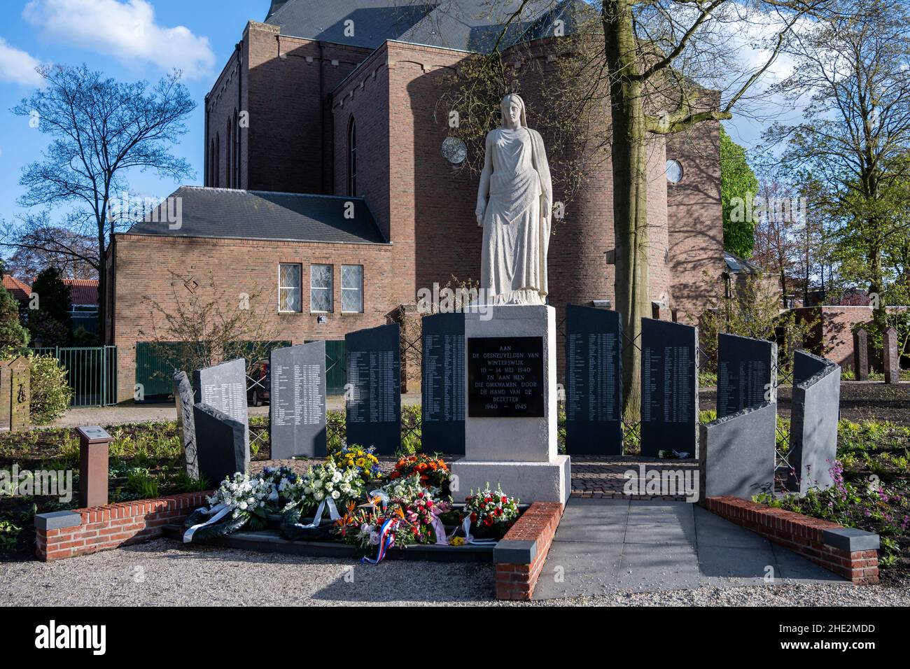 Winterswijk, 5 mai 2021.Le 4 mai, les victimes de la guerre sont commémorées dans la municipalité de Winterswijk au Monument aux morts sur la Mrs Ku Banque D'Images