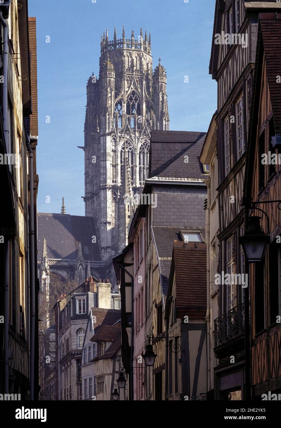 Rouen, Rue Boucheries, Blick auf St-Ouen Saint-Ouen Banque D'Images