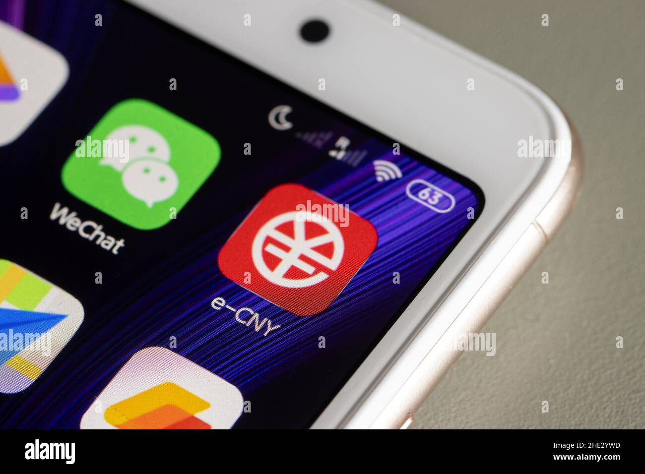 Les icônes de l'application E-CNY et WeChat sont visibles sur un smartphone Xiaomi le 7 janvier 2022.E-CNY, l'application de portefeuille numérique chinoise en yuans, est désormais disponible dans les boutiques d'applications. Banque D'Images