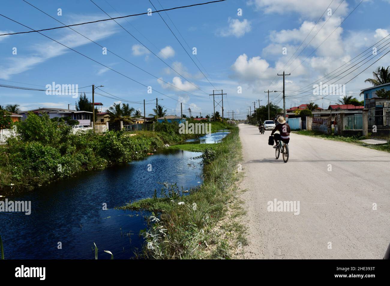Les gens de Belizean qui font leurs affaires dans un quartier de Belize City, Belize. Banque D'Images