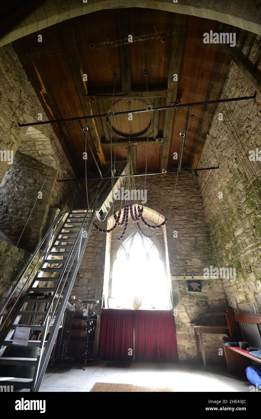 Une belle église normande, au coeur de la communauté de beaucoup DewChurch Banque D'Images