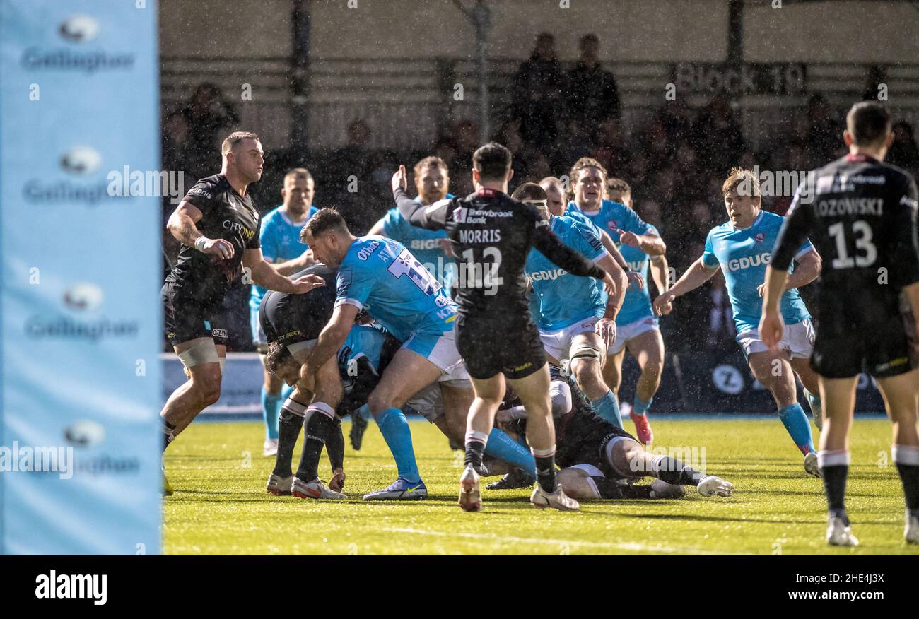 Londres, Royaume-Uni.08th janvier 2022.Mark Atkinson, de Gloucester Rugby, s'attaque au match de rugby Gallagher Premiership entre Saracens et Gloucester au StoneX Stadium, Londres, Angleterre, le 8 janvier 2022.Photo de Phil Hutchinson.Utilisation éditoriale uniquement, licence requise pour une utilisation commerciale.Aucune utilisation dans les Paris, les jeux ou les publications d'un seul club/ligue/joueur.Crédit : UK Sports pics Ltd/Alay Live News Banque D'Images