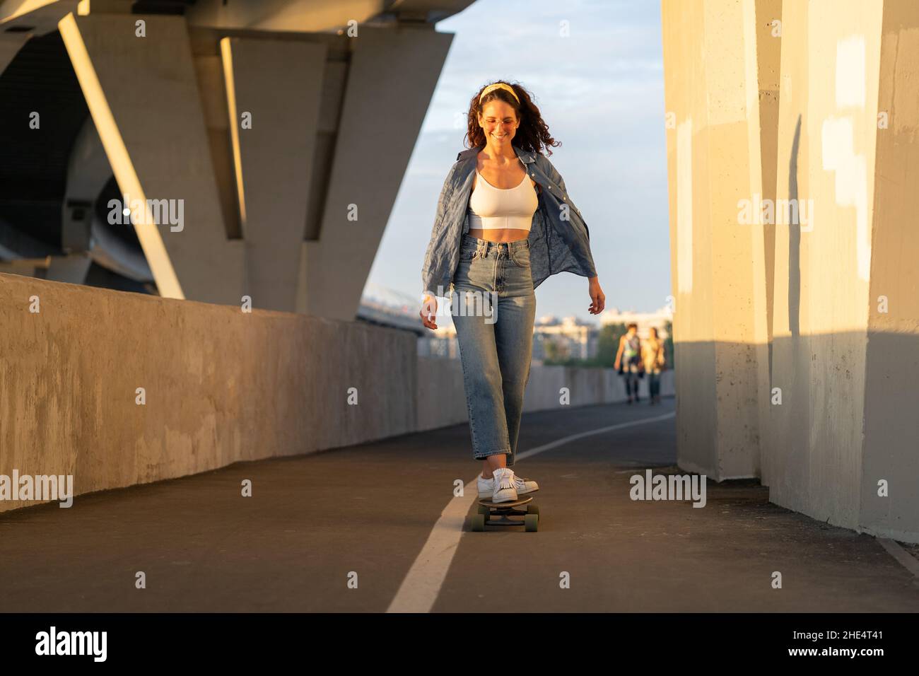 Style fille skate Banque de photographies et d'images à haute résolution -  Alamy