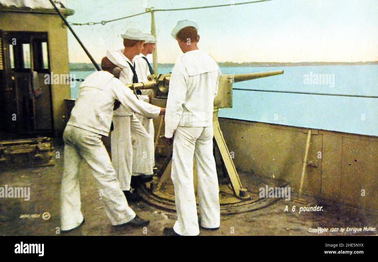 Homme de marins un 6 pistolet à limande, carte postale teintée à la main, image par Enrique Muller, 1907 Banque D'Images