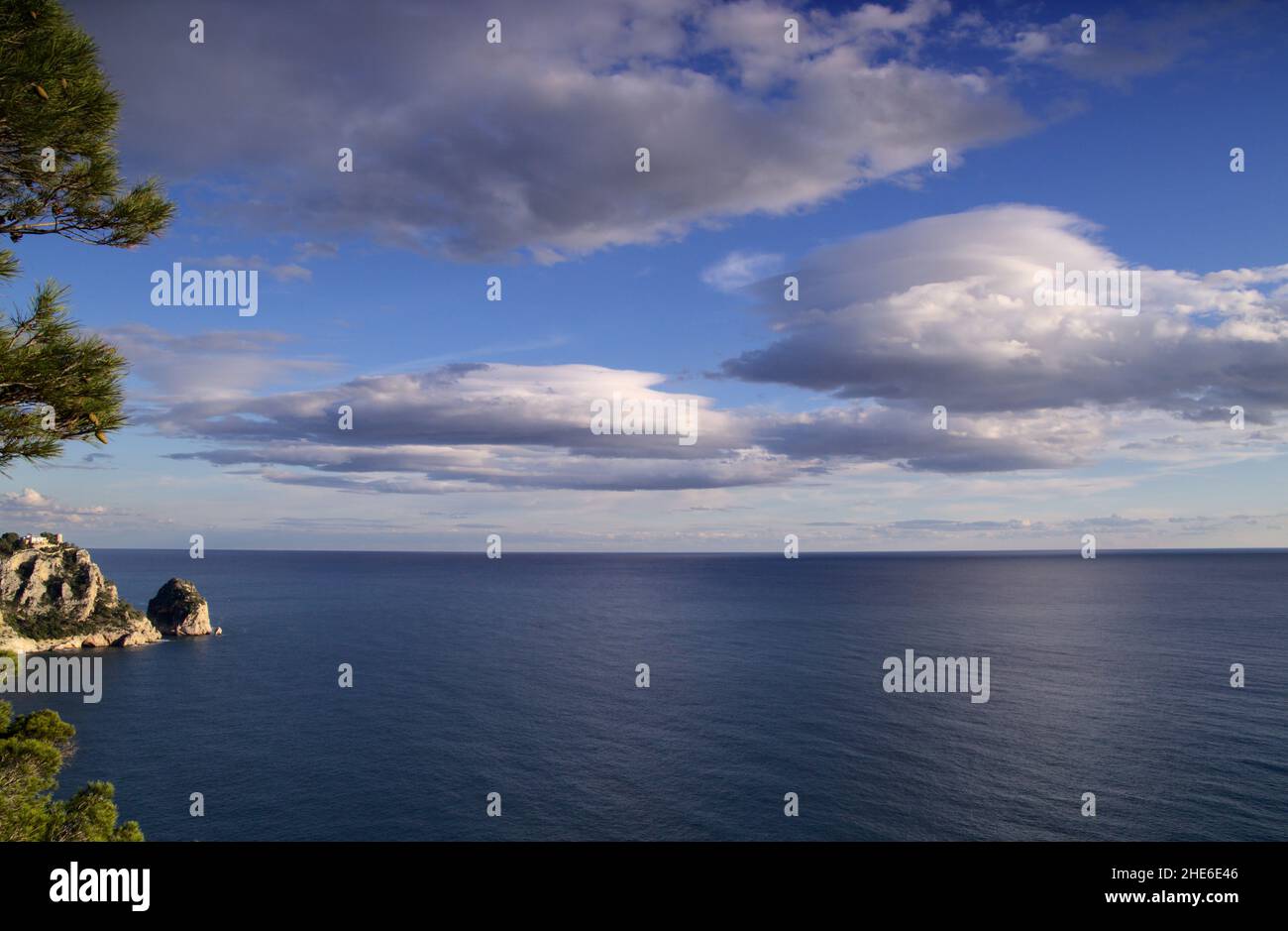 Côte de la Communauté Valencienne dans la province d'Alicante, vue du point de vue de Mirador Pons Ibanez Banque D'Images