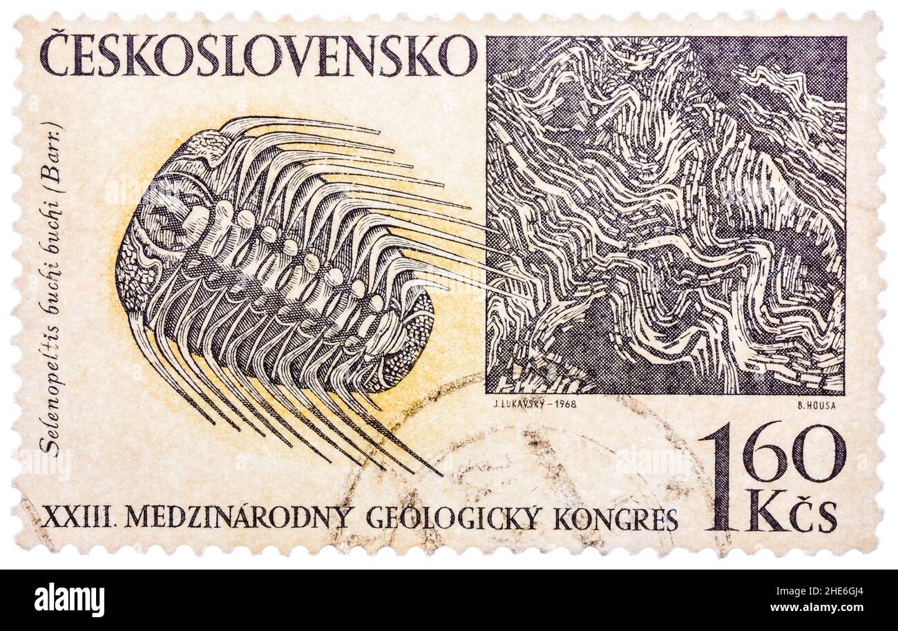 Timbre imprimé en tchèque (Tchécoslovaquie) montre la formation rocheuse de trilobite et de barrande, congrès géologique international de 23 Banque D'Images