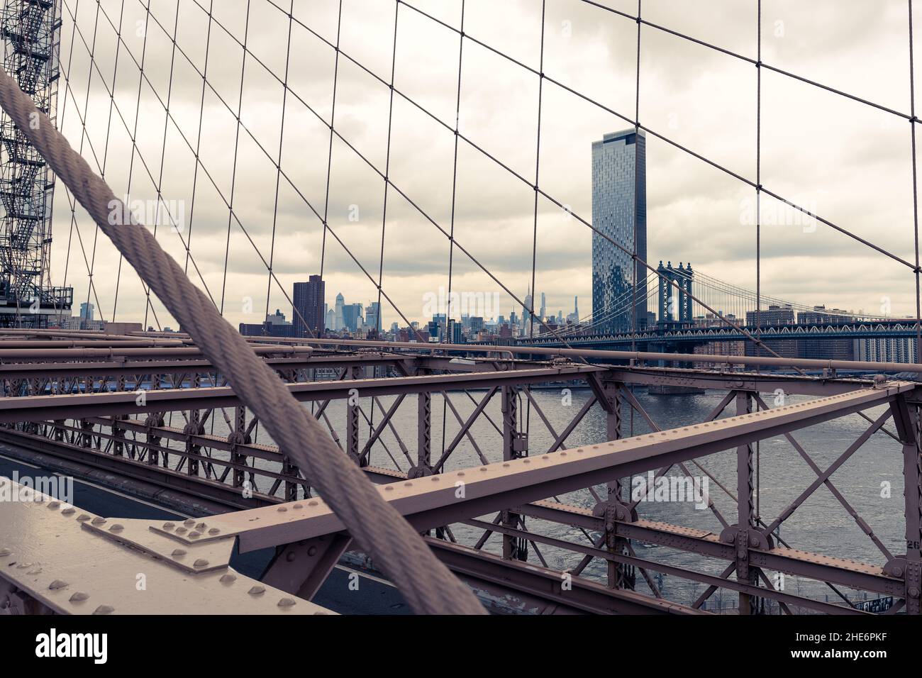 Photo du pont de Brooklyn dans la journée. Banque D'Images
