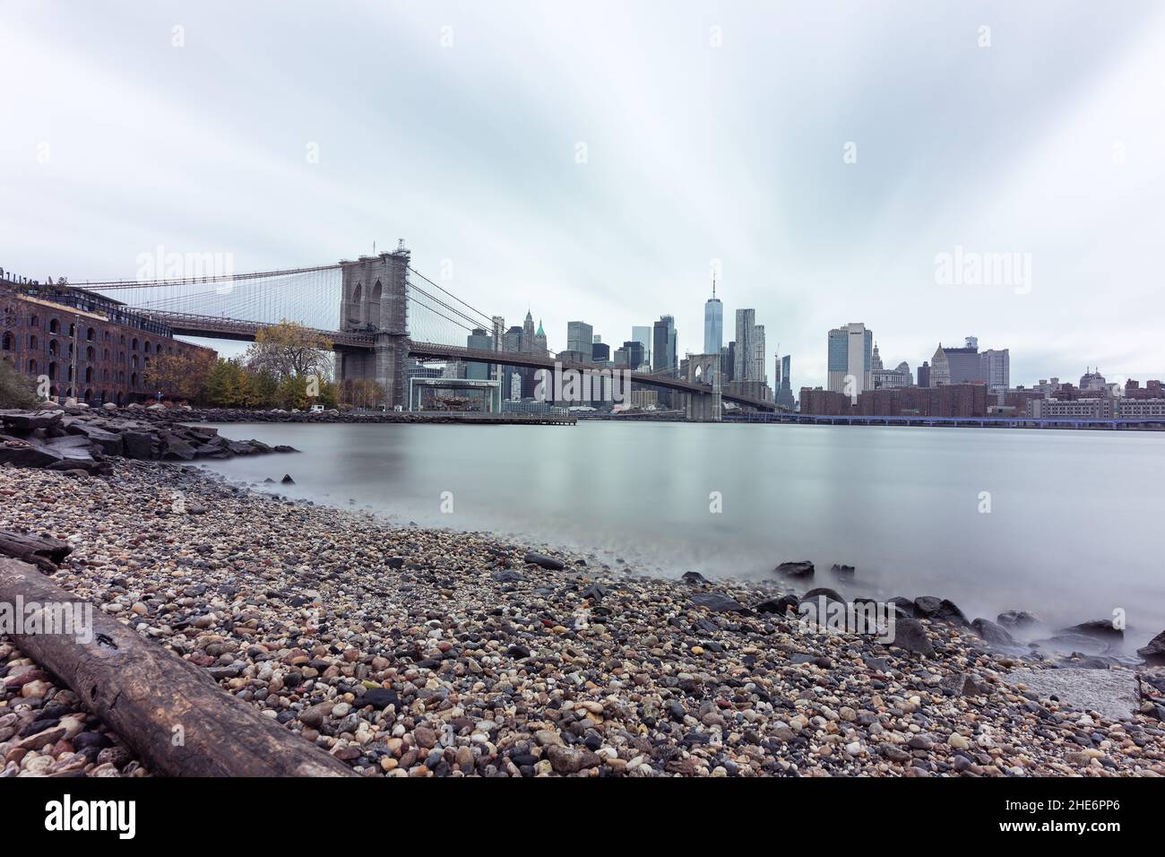 Belle photo du pont de Brooklyn en journée. Banque D'Images