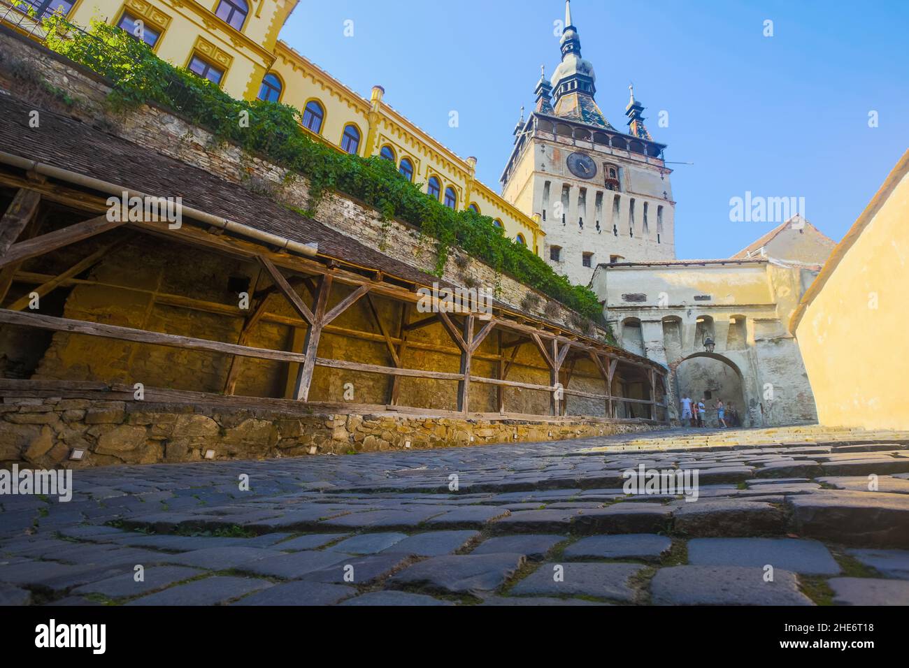 Tour de l'horloge de la place de la forteresse à Sighisoara, Roumanie Banque D'Images