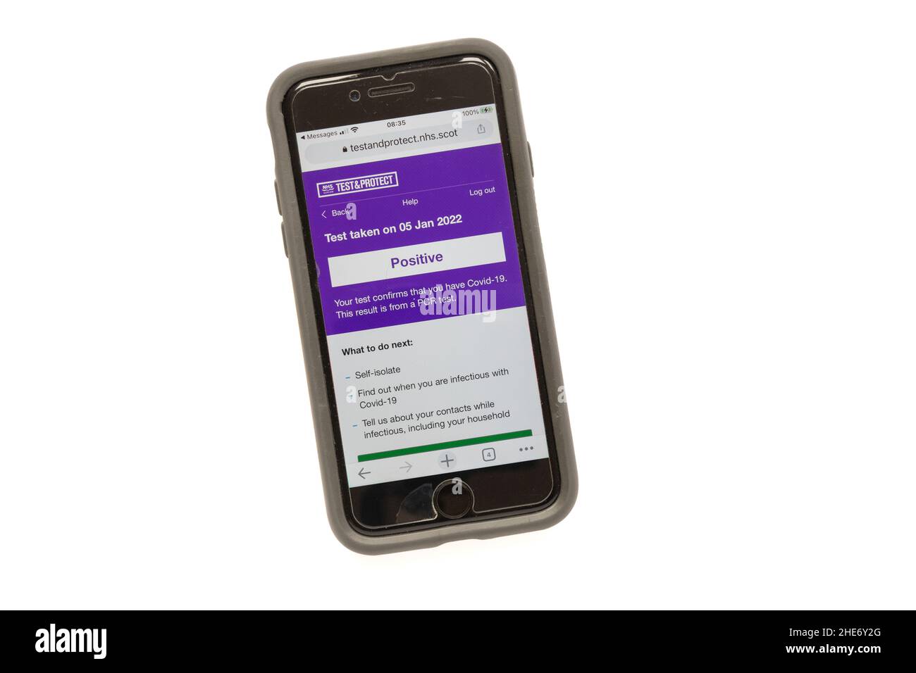 résultat positif du test pcr et instructions d'auto-isolation (lien à partir du texte) sur le téléphone portable de nhs scotland test & protect Banque D'Images
