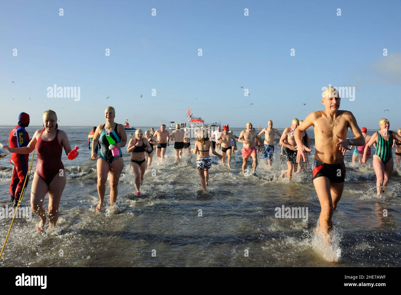 traditionelles Anbaden am 1.Januar, Norderney, Ostfriesische Inseln, Reg.-Bez.Weser-EMS, Landkreis Aurisch, Niedersachsen, Deutschland, Europa | tra Banque D'Images