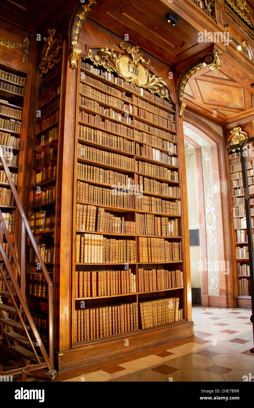 Vienne, Autriche, 21 juillet 2021, livres à l'intérieur de la Bibliothèque nationale autrichienne, c'est la bibliothèque la plus riche d'Autriche Banque D'Images