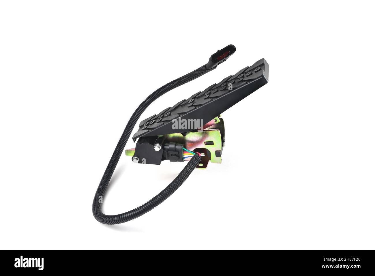 pédale d'accélérateur électronique de voiture, pédale d'accélérateur de chariot, pédale d'accélérateur électronique avec fil de connexion, mise au point sélective, fond blanc, gros plan Banque D'Images