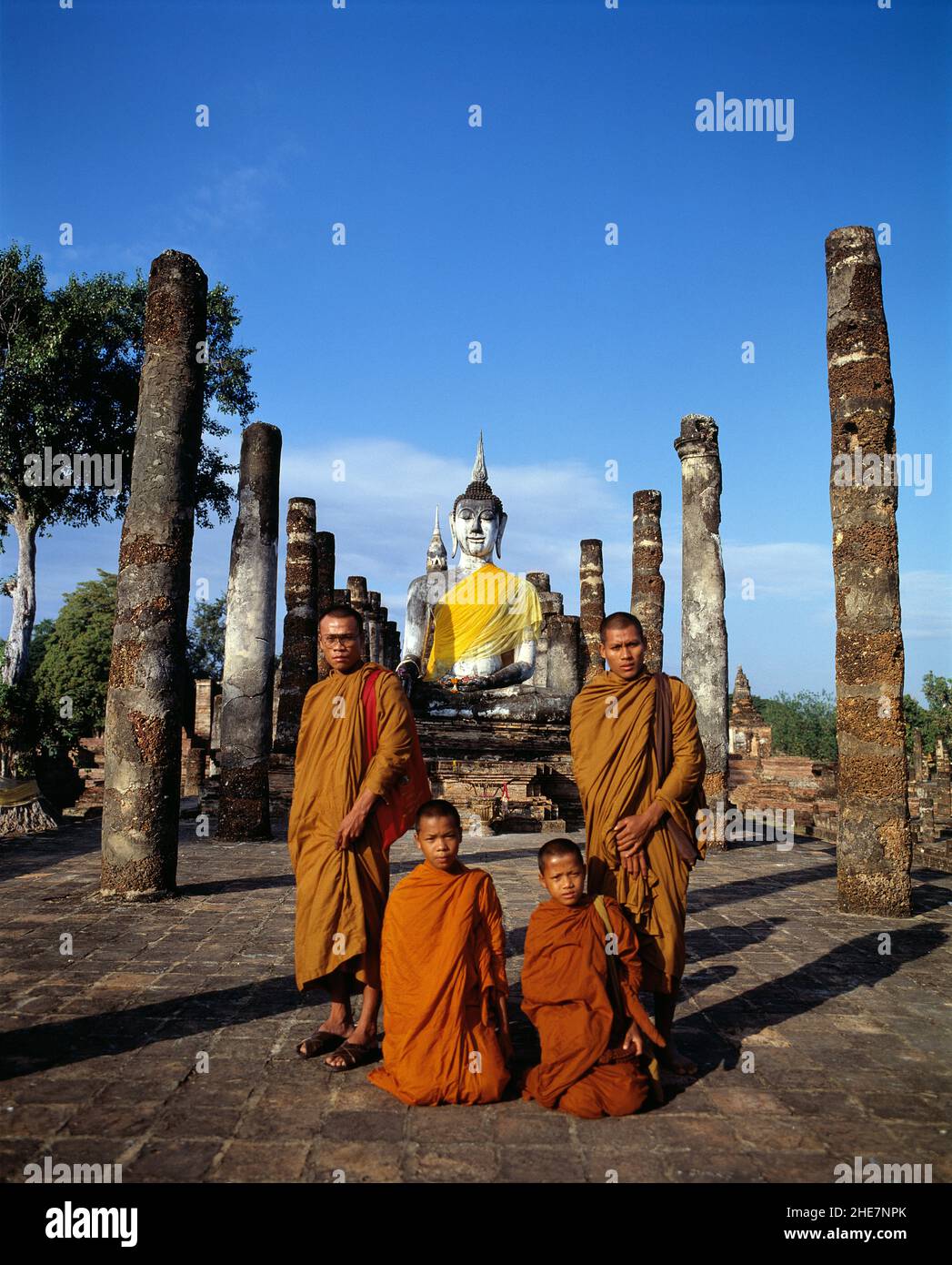 Thaïlande.Ayutthaya.Wat Mahathe.Moines bouddhistes. Banque D'Images