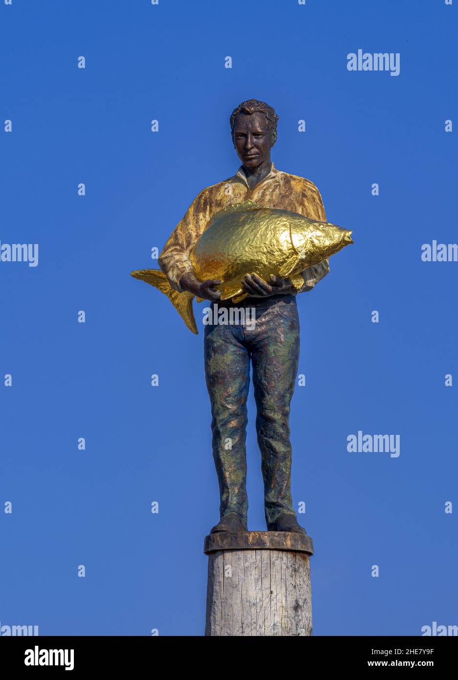 L'homme avec le poisson d'or, sculpture, Diessen am Ammersee, Bavière, Allemagne Banque D'Images