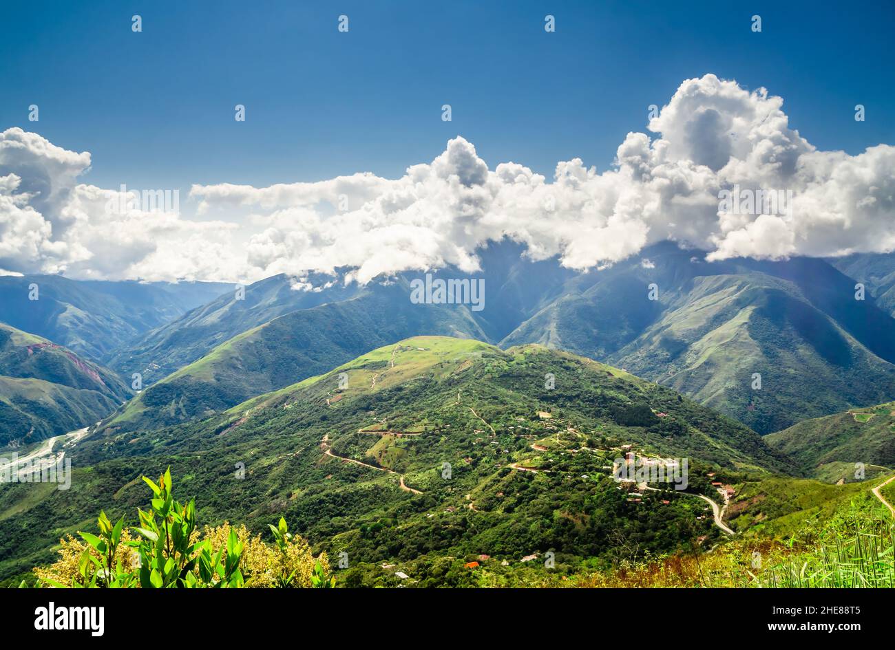 Montagnes près de Coroico dans les montagnes du Yungas, Bolivie Banque D'Images