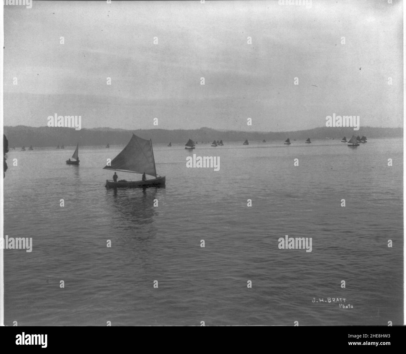 Pêche au saumon sur la rivière Columbia, Ore.- ''entrant avec les prises'' (petits bateaux) Banque D'Images