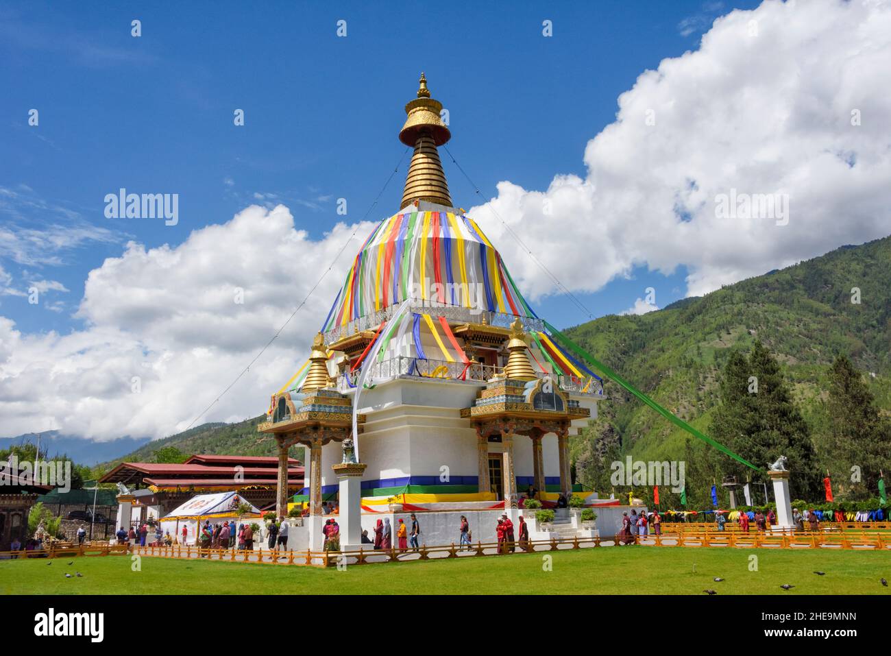 Pèlerins au National Memorial Chorten, Thimphu, Bhoutan Banque D'Images