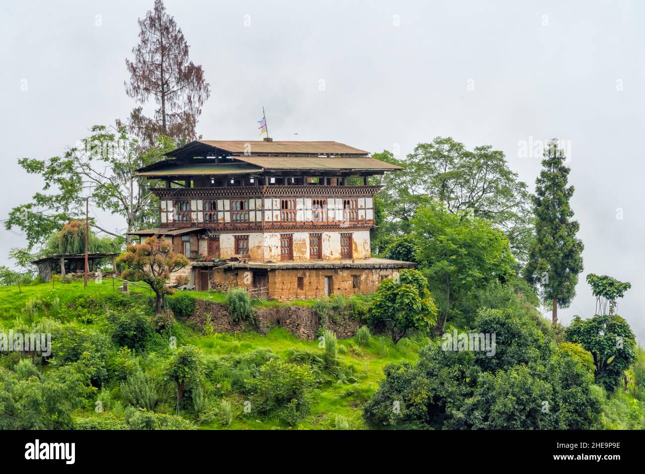 Maison de village dans l'Himalaya, Punakha, Bhoutan Banque D'Images