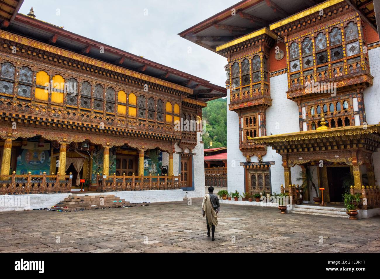 Pèlerin à Punakha Dzong, Punakha, Bhoutan Banque D'Images