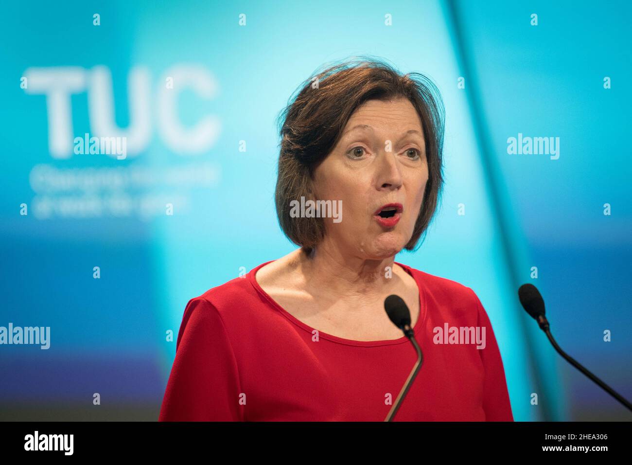Photo du dossier datée du 30/12/2021 du Secrétaire général de TUC, Frances O'Grady, qui a déclaré: «les travailleurs méritent une part équitable de la richesse qu'ils créent.Cela devrait se faire par les salaires, les retraites et le réinvestissement des bénéfices pour protéger l'avenir de l'entreprise et de sa main-d'œuvre.Date de publication : lundi 10 janvier 2022. Banque D'Images