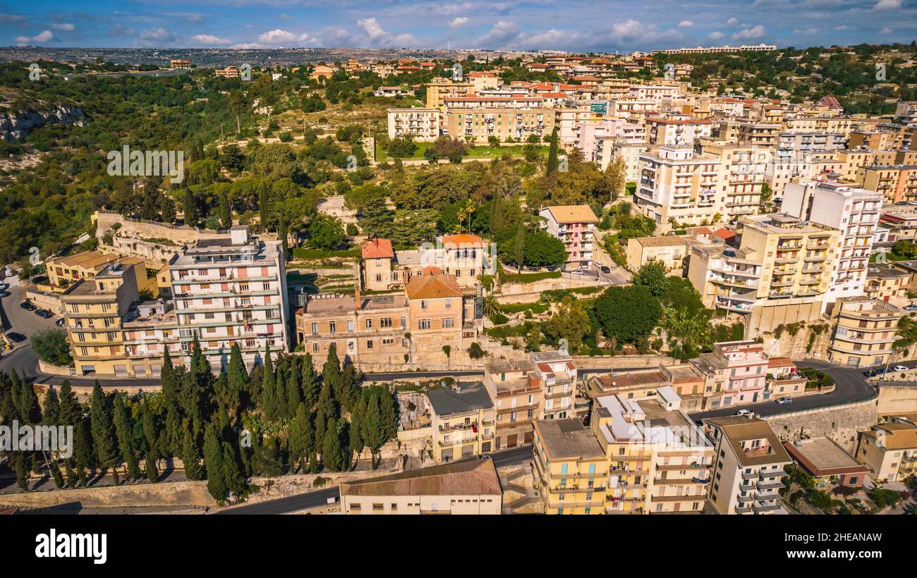 Belle vue du centre ville de Modica depuis plus haut, Ragusa, Sicile, Italie, Europe,Site du patrimoine mondial Banque D'Images