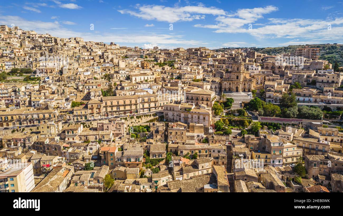 Belle vue du centre ville de Modica depuis plus haut, Ragusa, Sicile, Italie, Europe,Site du patrimoine mondial Banque D'Images