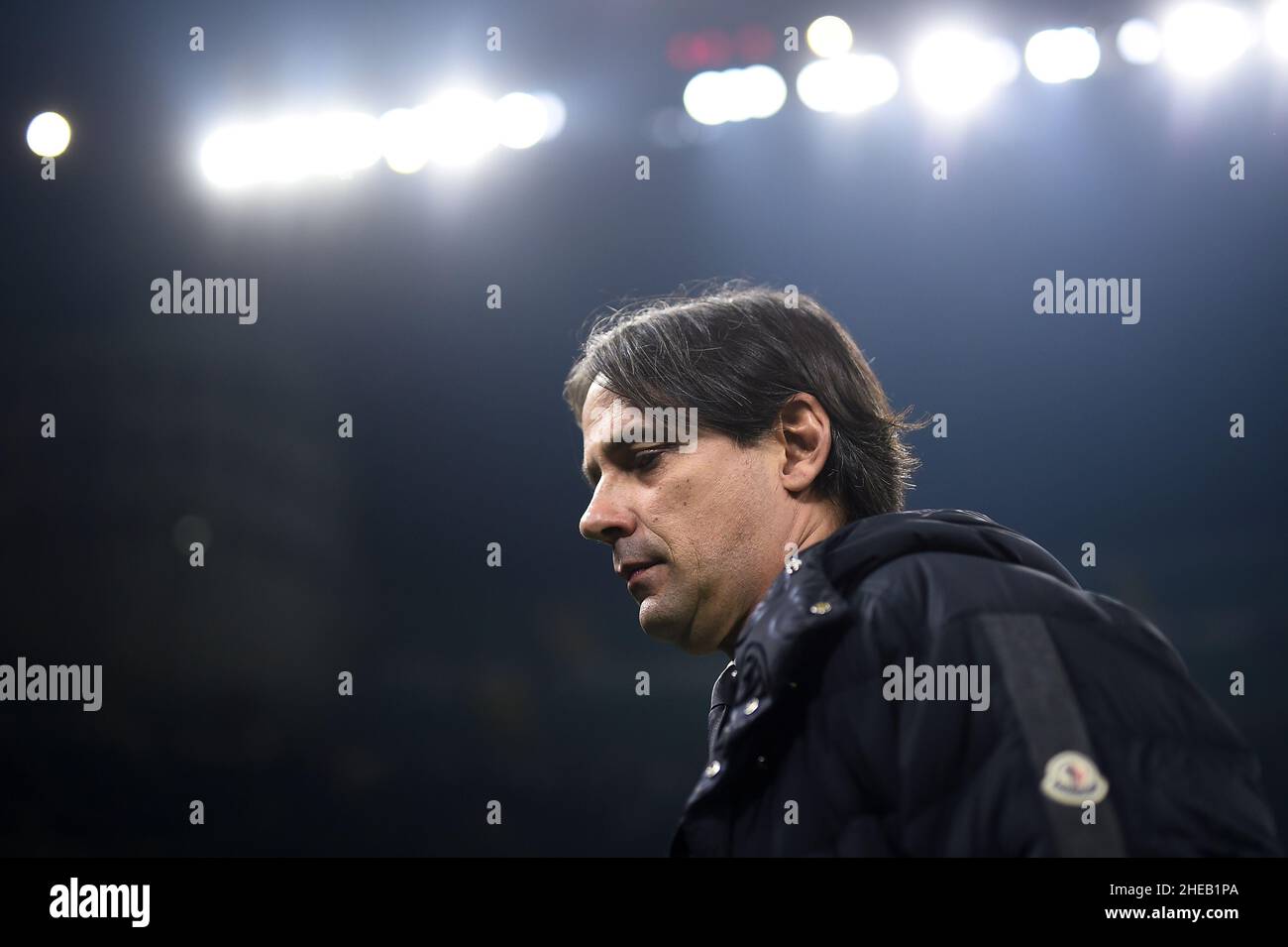 Milan, Italie.09 janvier 2022.Simone Inzaghi, entraîneur en chef du FC Internazionale, regarde avant le match de football de la série A entre le FC Internazionale et le SS Lazio.Credit: Nicolò Campo/Alay Live News Banque D'Images