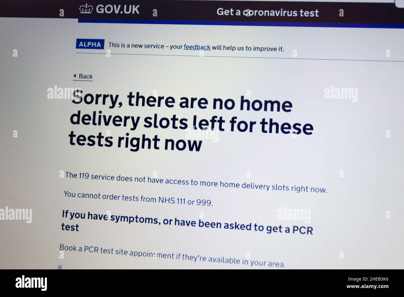 Essex, Royaume-Uni.10th janvier 2022.Les tentatives continuelles de commander des tests de débit latéral sur le site Web du gouvernement britannique ont donné lieu à des messages indiquant qu'il n'y en a pas disponibles pour la livraison à domicile.Ce qui suit rapporte que le gouvernement envisage peut-être de mettre fin à la fourniture de tests de débit latéral gratuits dans le cadre d'une réduction des restrictions de la COVID, malgré que le secrétaire à l'éducation Nadhim Zahawi ait été cité comme niant que c'est le cas.Les tests rapides LFT sont disponibles gratuitement en Angleterre depuis avril 2021 Banque D'Images