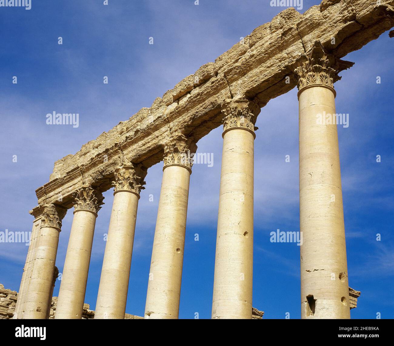 Syrie, Palmyra.Temple de Bel.Construit sous Tiberius en 19 après J.-C.Architectura détail des colonnes dans la cour intérieure du temple (ordre Corinthien).Photo prise avant la guerre civile syrienne.Détruit par l'État islamique d'Irak et de Syrie en août 2015. Banque D'Images