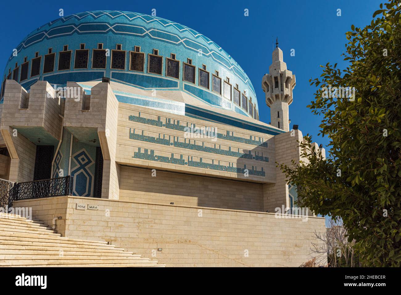 AMMAN, JORDANIE - 27 DÉCEMBRE 2021 : mosquée du roi Hussein Bin Talal à Amman. Banque D'Images