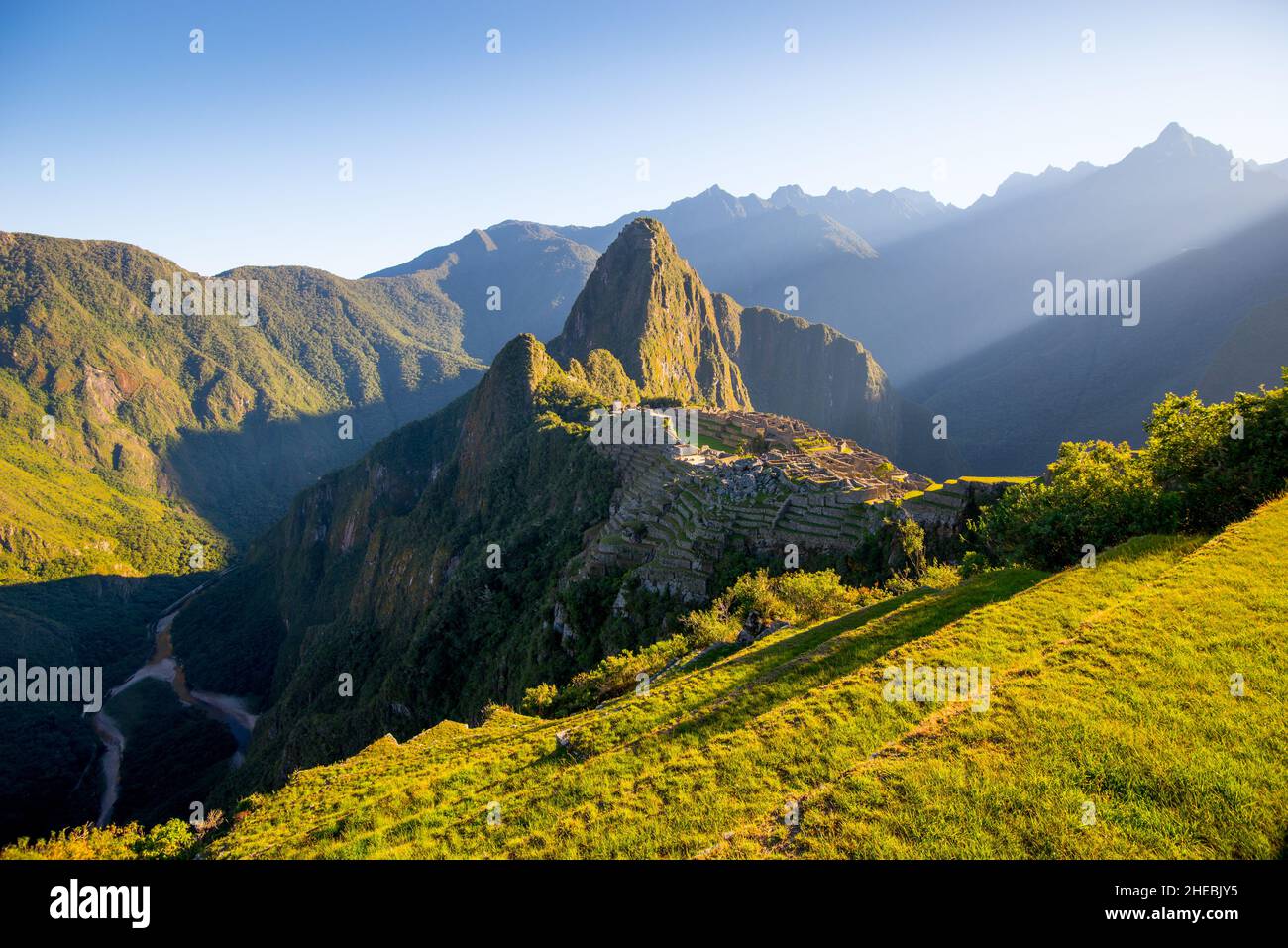 Lever du soleil sur Machu Picchu, la ville perdue d'inca - Pérou. Banque D'Images