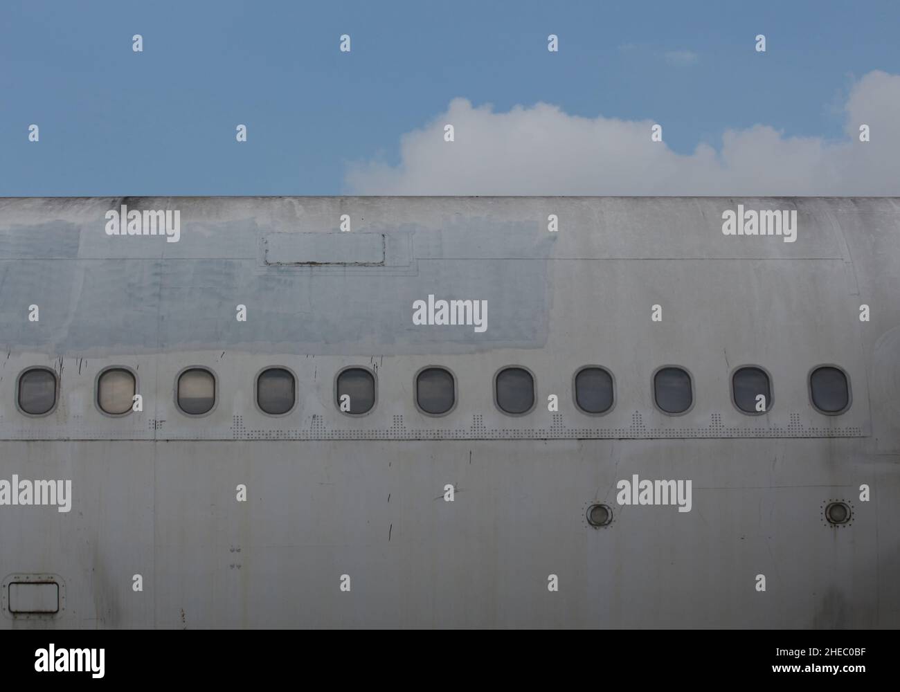 Fuselage d'un vieil avion ciel en soirée. Banque D'Images