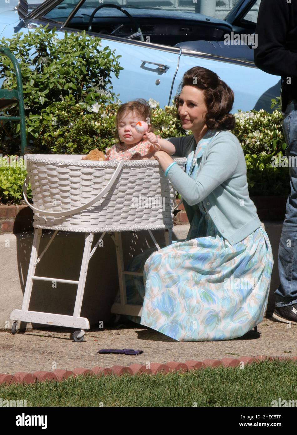 New York - NY - 20190521 Premier regard de Vera Farmiga en tant que Livia Soprano tout en filmant une scène avec Jon Bernthalandro Alessandro NivolaWilliam Ludwig comme un Tony Soprano beaucoup plus jeune et Mattea Conforti comme Janice Soprano à 'The Many Saints of Newark' dans le Bronx. -EN PHOTO: Vera Farma Jose Perez Banque D'Images