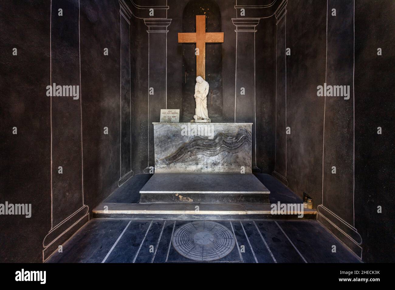 France, Var, Parc naturel régional Sainte Baume, massif de la Sainte Baume, chapelle Saint-Pilon, intérieur, autel // France, Var (83), Parc naturel Banque D'Images