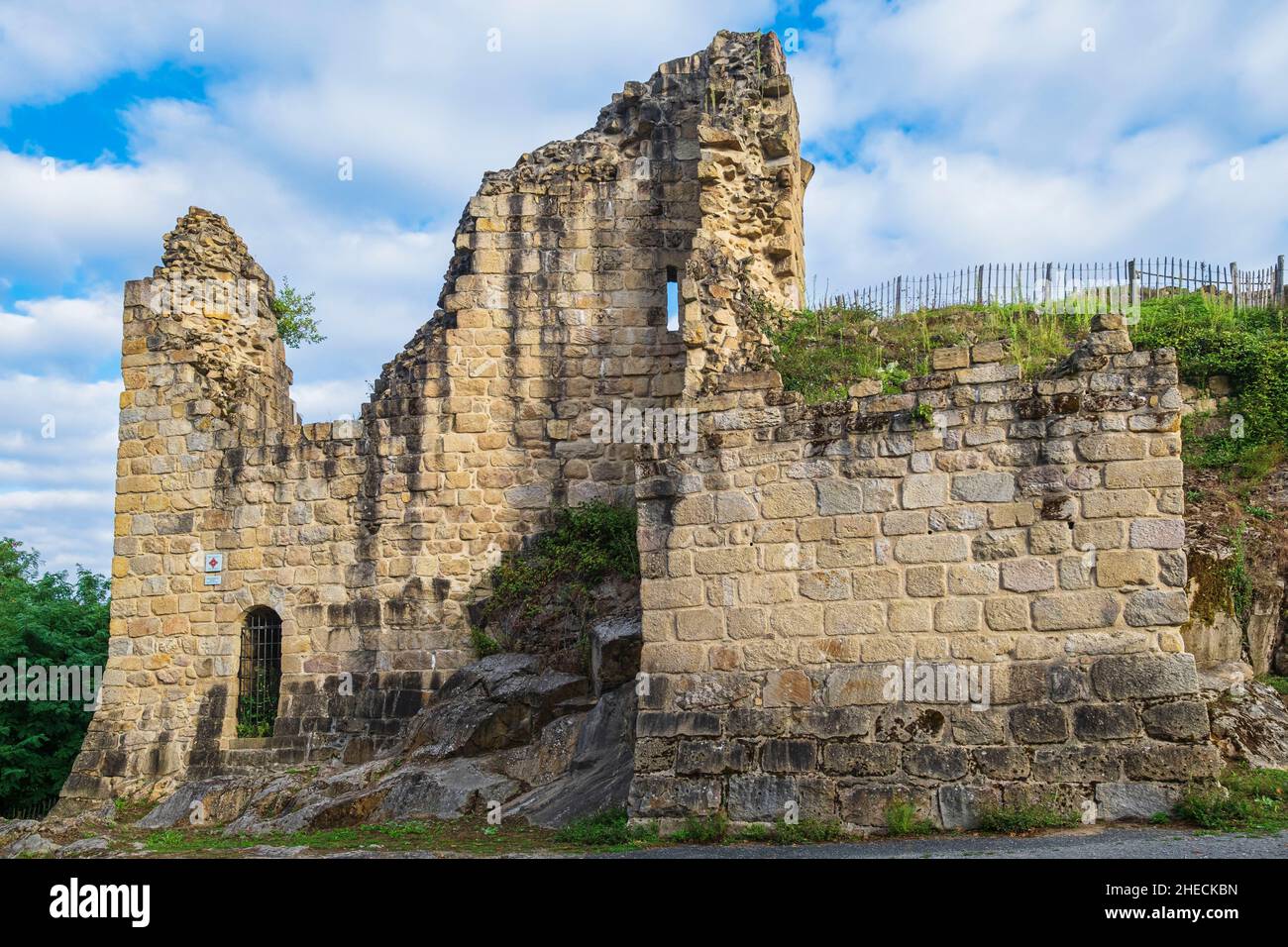 France, Creuse, Crozant, ruines du château médiéval sur la via Lemovicensis ou Vezelay, l'une des voies principales vers Saint-Jacques-de-Compostelle Banque D'Images