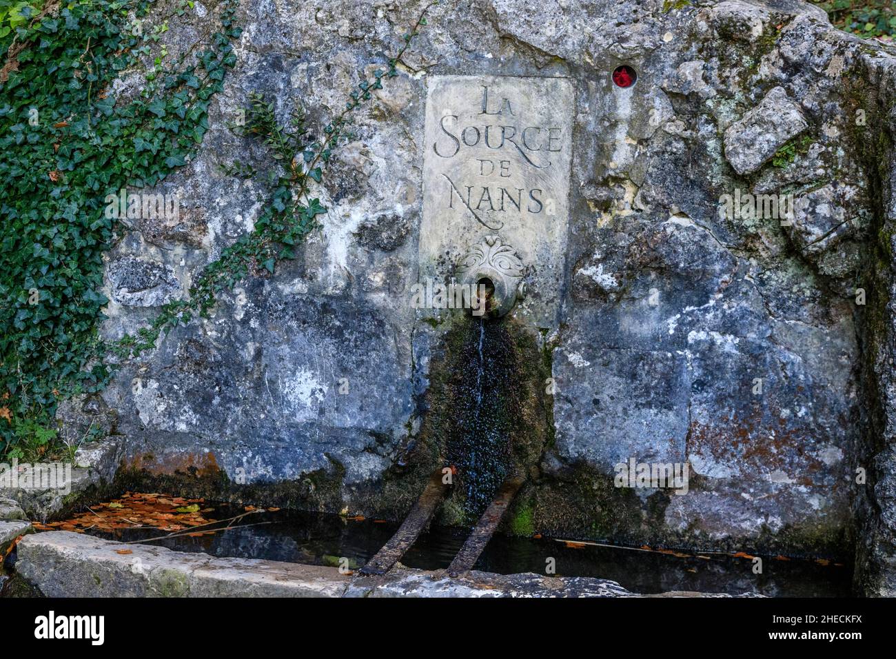 France, Var, Parc naturel régional de Sainte Baume, massif de la Sainte Baume, Plan d'Aups Sainte Baume, la source de Nans, fontaine // France, Var (83) Banque D'Images