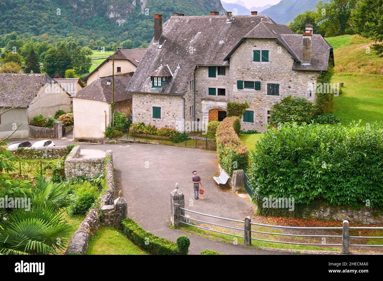 France, Pyrénées Atlantiques, Béarn, Castet, maison traditionnelle près de l'église du village Banque D'Images