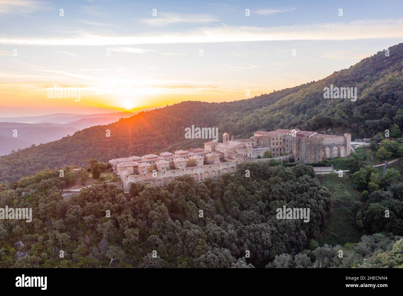 France, Var, massif des Maures, Collobrières, monastère notre Dame de Clemence de la Verne ou Chartreuse de la Verne (vue aérienne) // France, Var (83) Banque D'Images