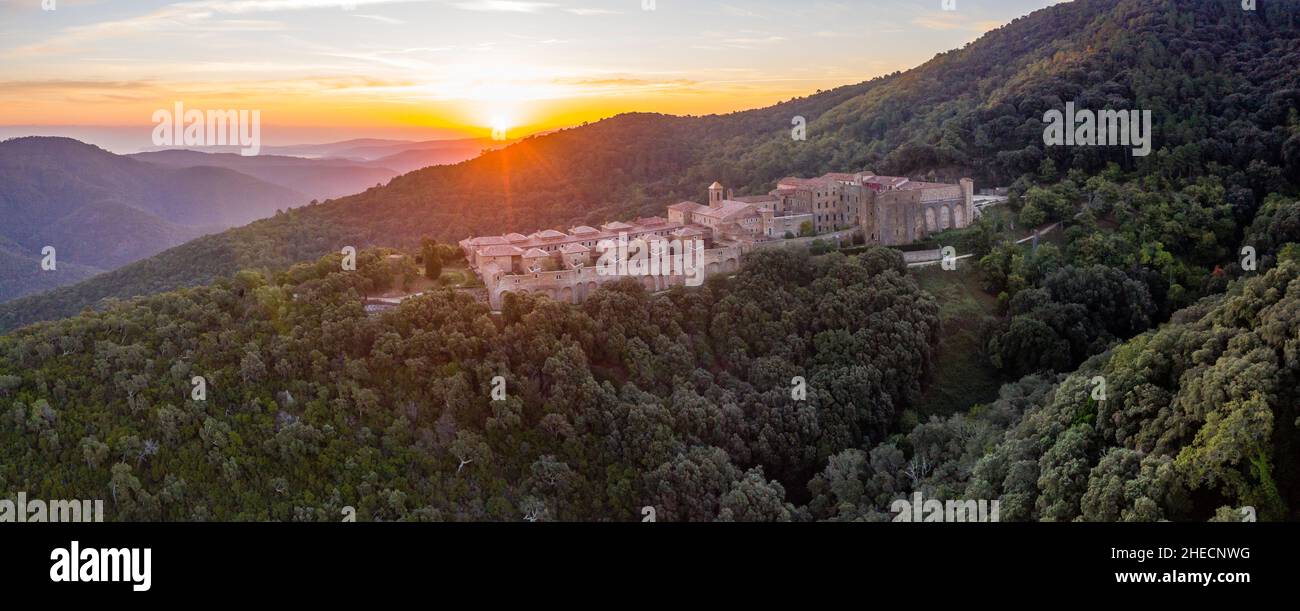 France, Var, massif des Maures, Collobrières, monastère notre Dame de Clemence de la Verne ou Chartreuse de la Verne (vue aérienne) // France, Var (83) Banque D'Images