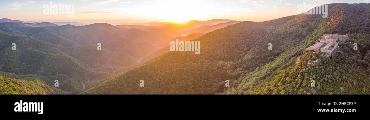 France, Var, massif des Maures, Collobrières, monastère notre Dame de Clemence de la Verne ou Chartreuse de la Verne (vue aérienne) // France, Var (83) Banque D'Images