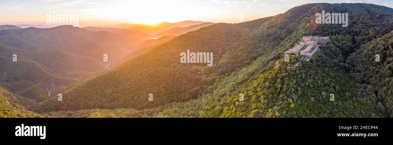 France, Var, massif des Maures, Collobrières, monastère notre Dame de Clemence de la Verne ou Chartreuse de la Verne (vue aérienne) // France, Var (83) Banque D'Images