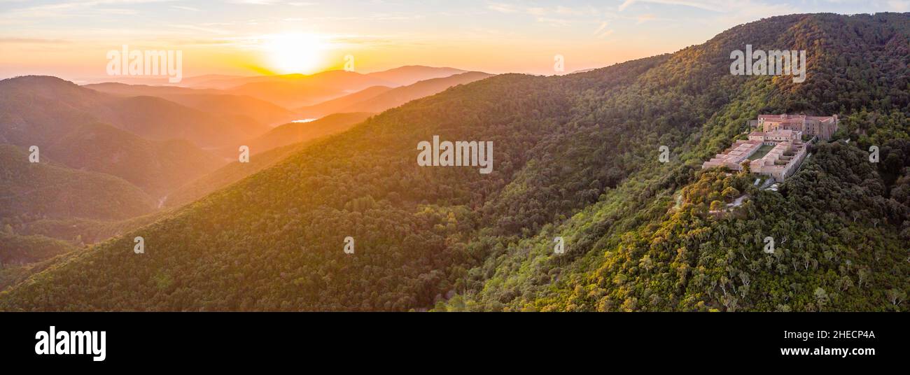 France, Var, massif des Maures, Collobrières, monastère notre Dame de Clemence de la Verne ou Chartreuse de la Verne (vue aérienne) // France, Var (83) Banque D'Images