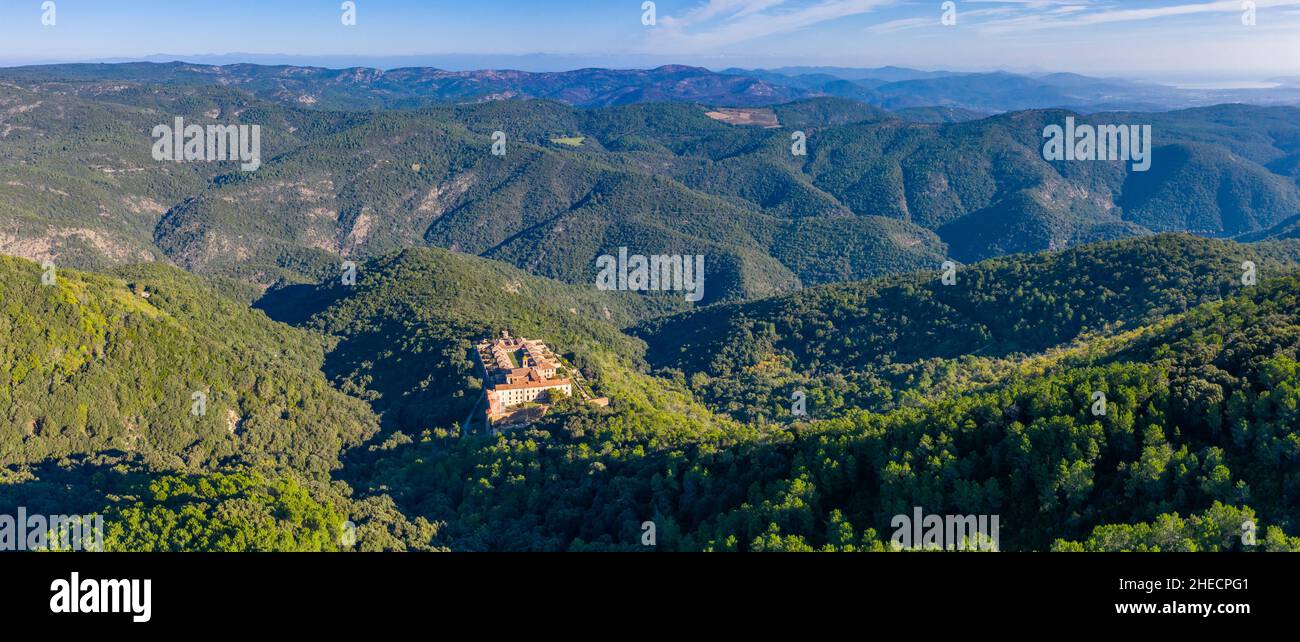 France, Var, massif des Maures, Collobrières, monastère notre Dame de Clemence de la Verne ou Chartreuse de la Verne (vue aérienne) // France, Var (83) Banque D'Images