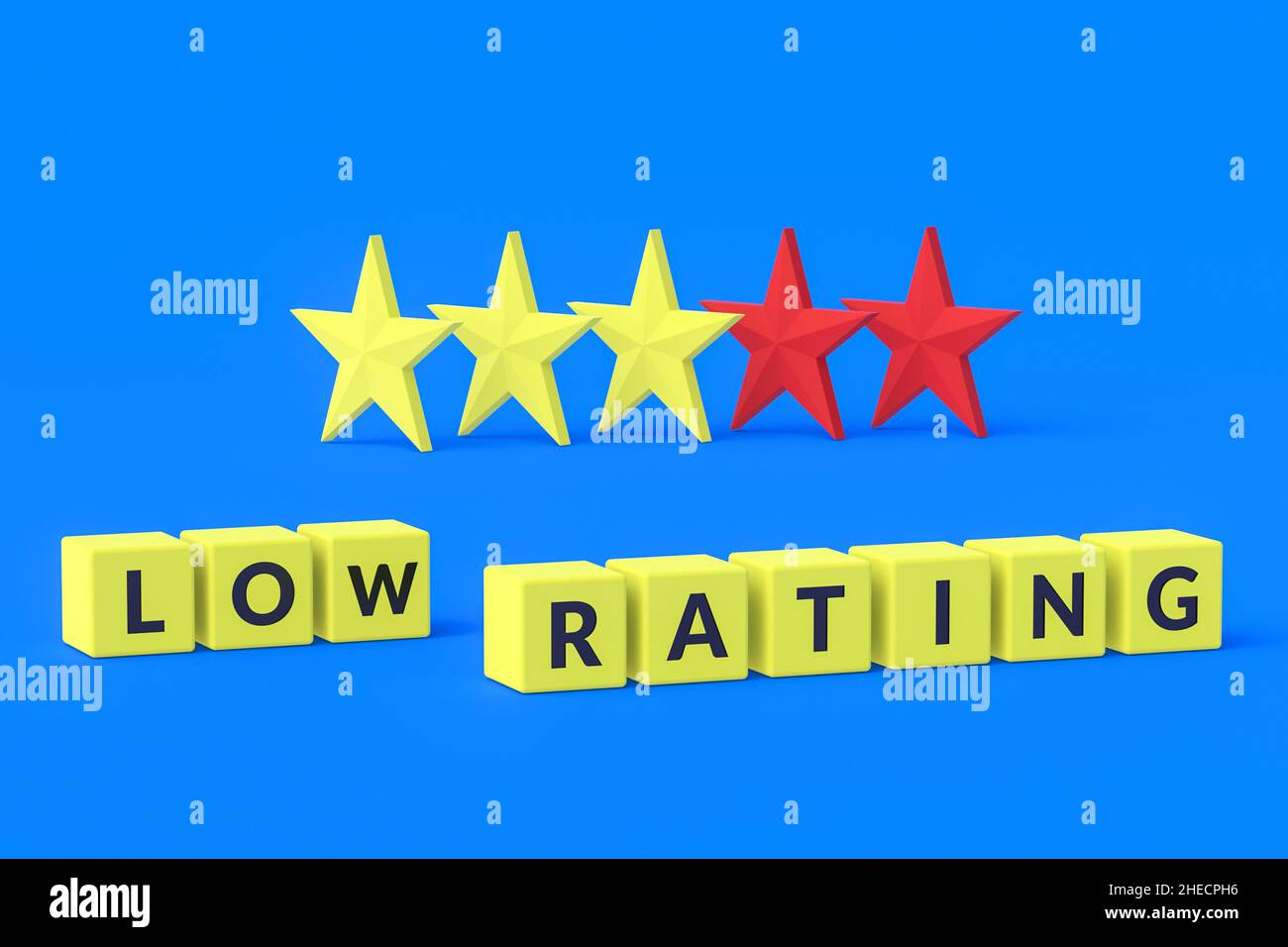 Étoiles de couleur jaune et rouge près des cubes avec mot faible évaluation sur fond bleu.Concept de rétroaction négative.Mauvaise qualité de service.Évaluation du produit. Banque D'Images
